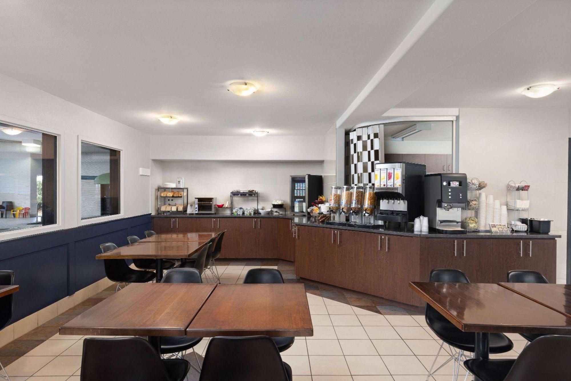 Super 8 By Wyndham St-Jerome Hotel Saint-Jerome Exterior foto