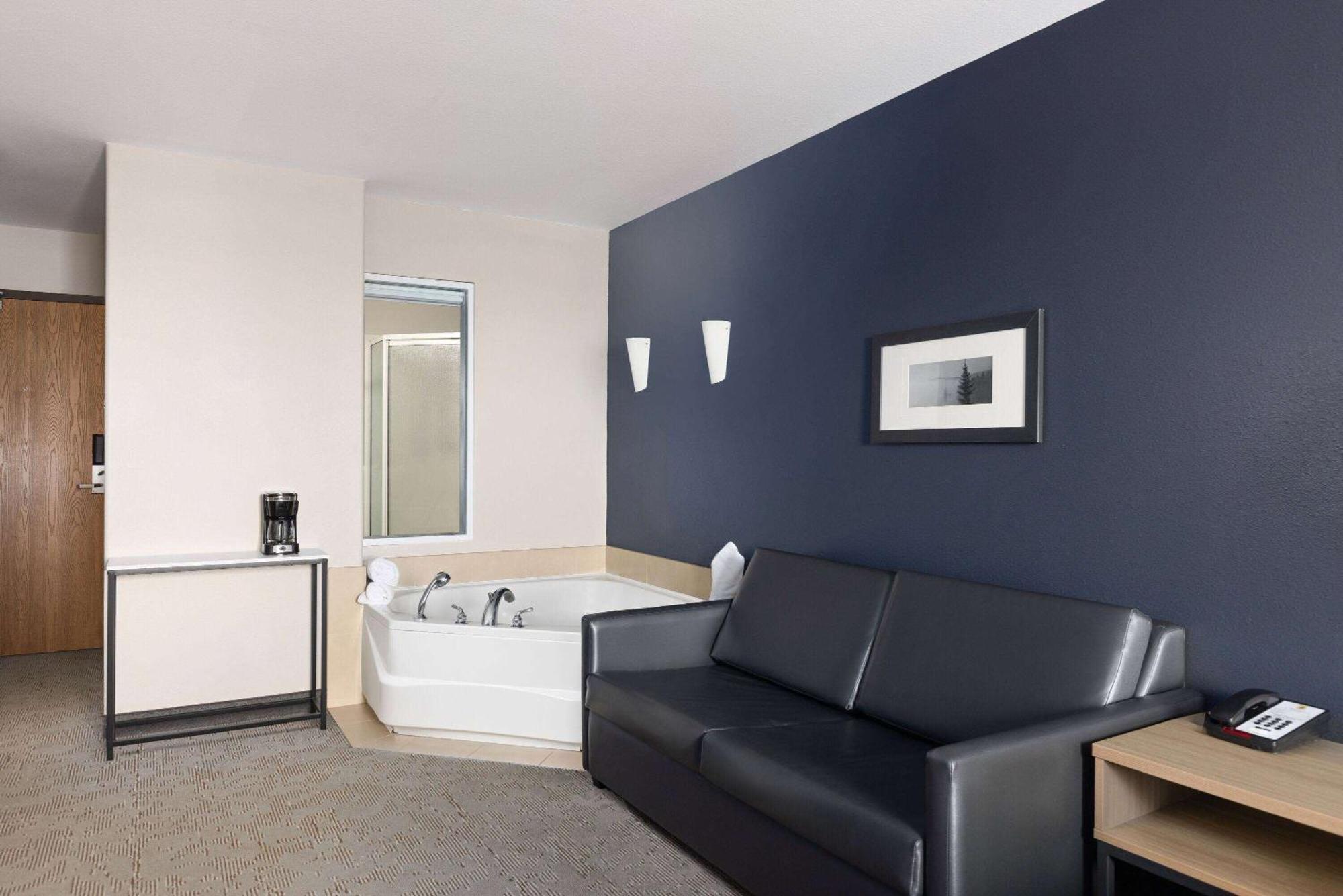 Super 8 By Wyndham St-Jerome Hotel Saint-Jerome Exterior foto