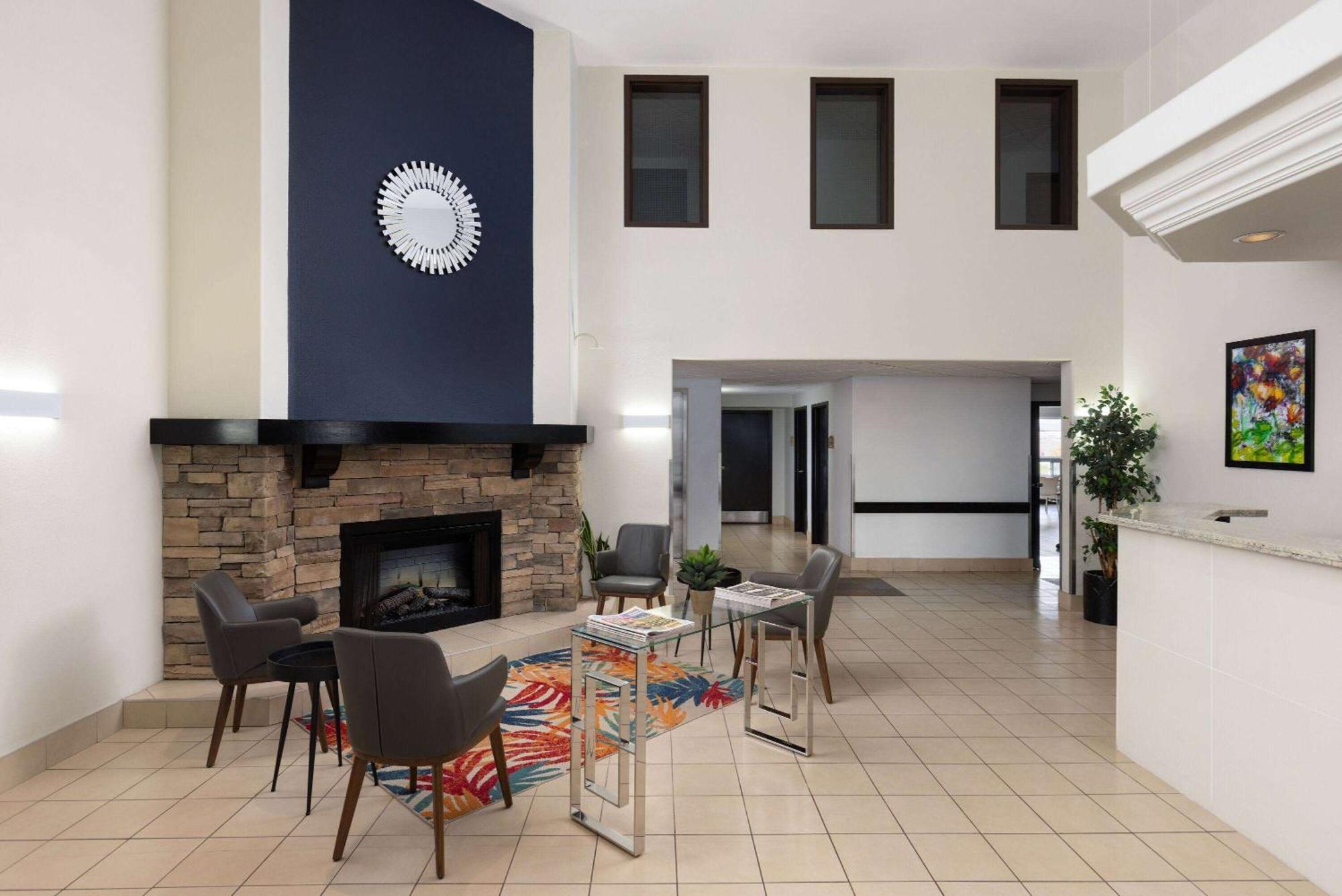 Super 8 By Wyndham St-Jerome Hotel Saint-Jerome Exterior foto
