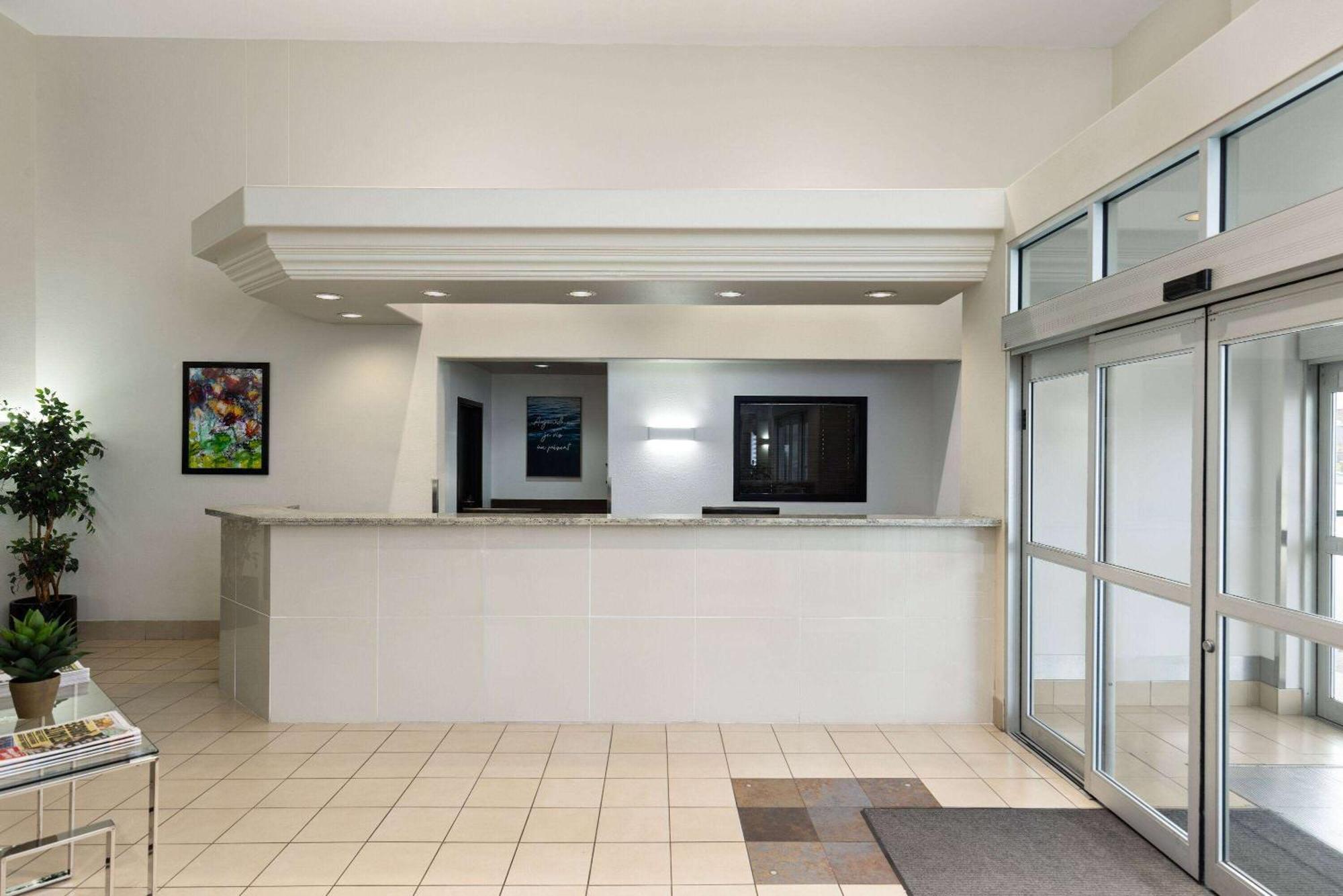 Super 8 By Wyndham St-Jerome Hotel Saint-Jerome Exterior foto