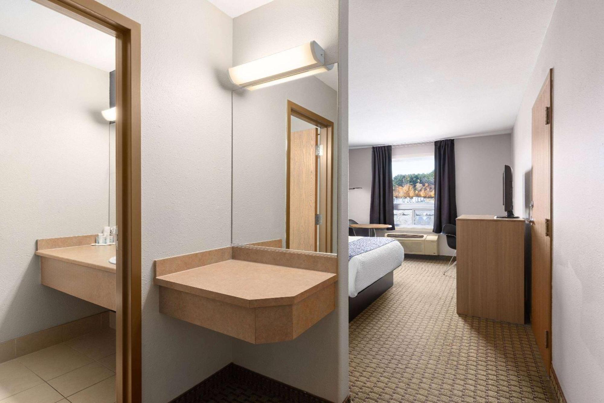 Super 8 By Wyndham St-Jerome Hotel Saint-Jerome Exterior foto
