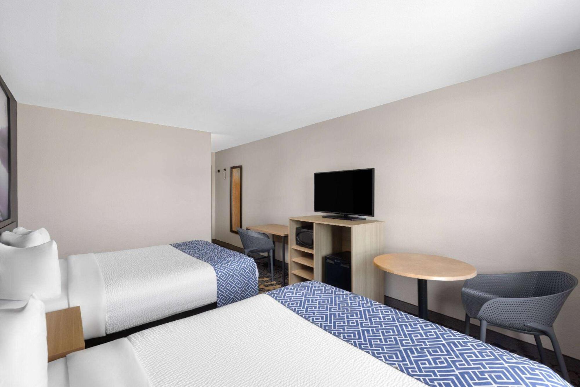 Super 8 By Wyndham St-Jerome Hotel Saint-Jerome Exterior foto